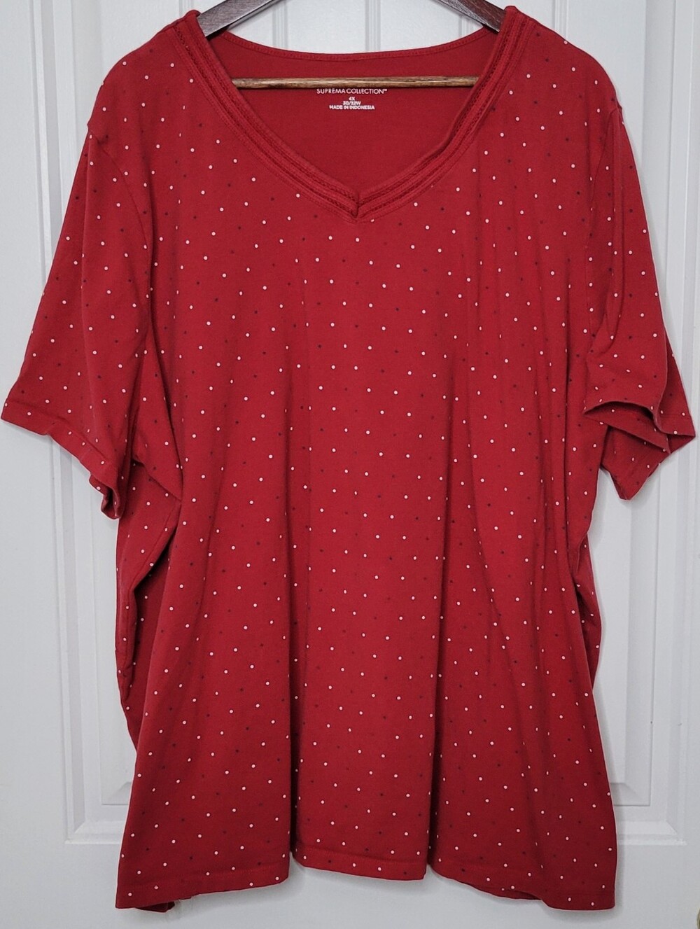 Catherines Red V-Neck Short Sleeve Tee with Micro Dot Print